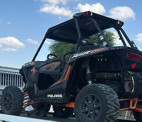 Tow truck assisting a vehicle in Dubai