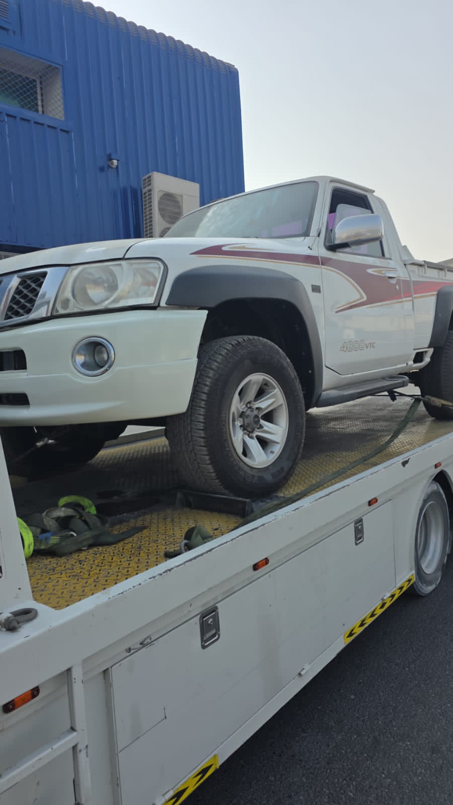 Recovery truck image 6